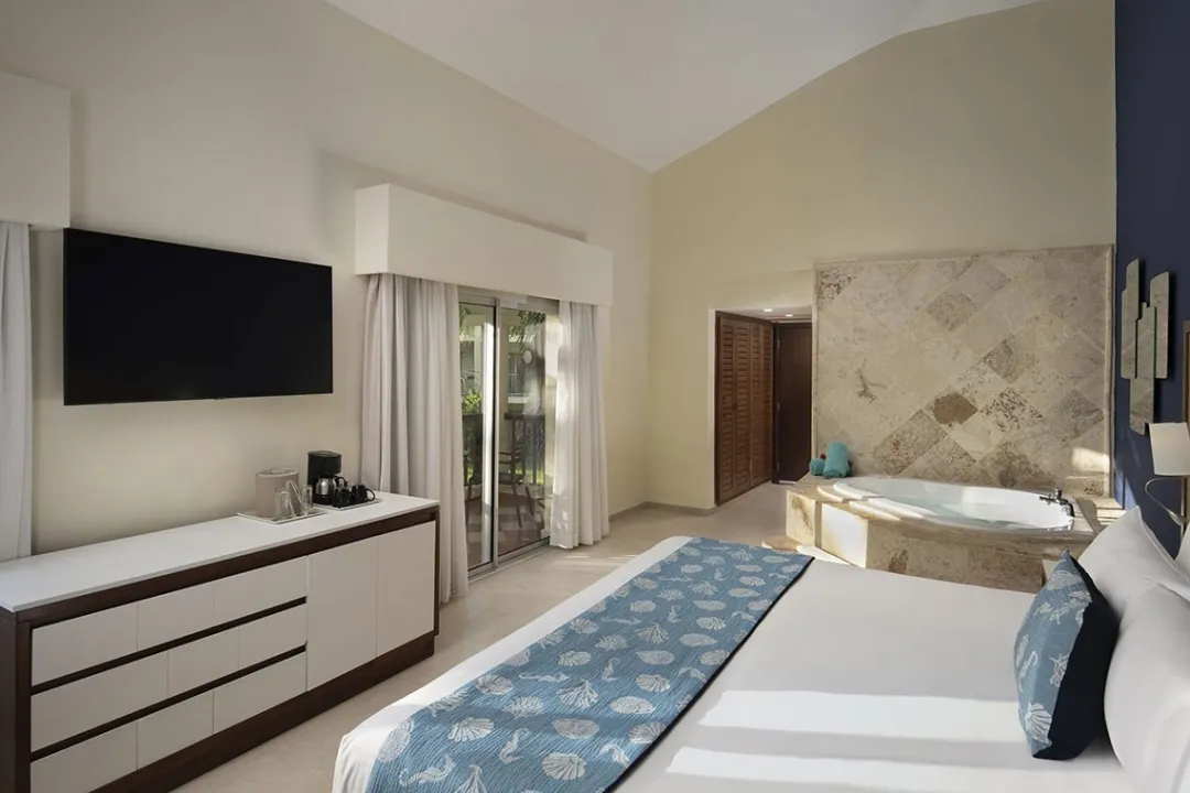 Odysseys Travel - Impressive Premium Punta Cana - Rooms - Junior Suite Premium Tropical View With Jacuzzi - Jacuzzi