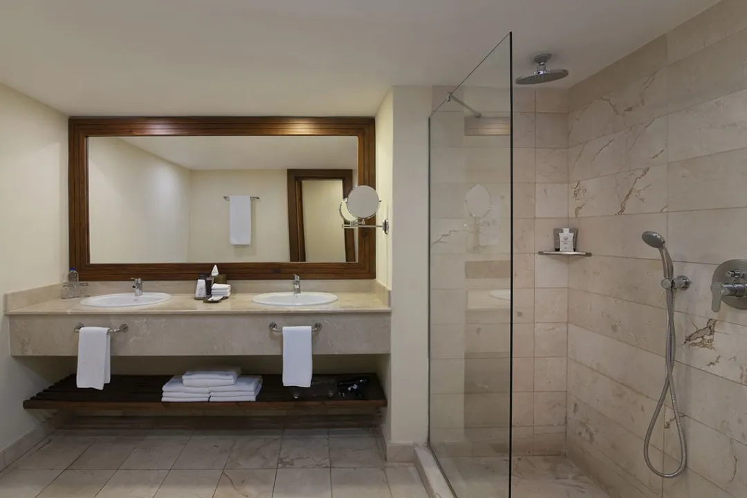 Odysseys Travel - Impressive Premium Punta Cana - Rooms - Junior Suite Premium Ocean Front View With Jacuzzi - Bathroom