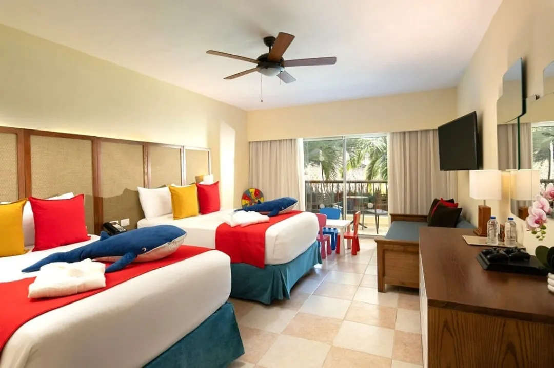 Odysseys Travel - Impressive Punta Cana - Rooms - Family Room - Bed
