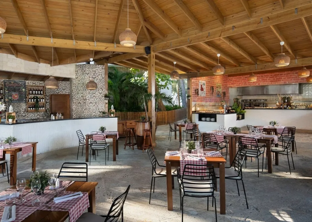 Odysseys Travel - Impressive Punta Cana - The Snack Time Pizza - Interior set up