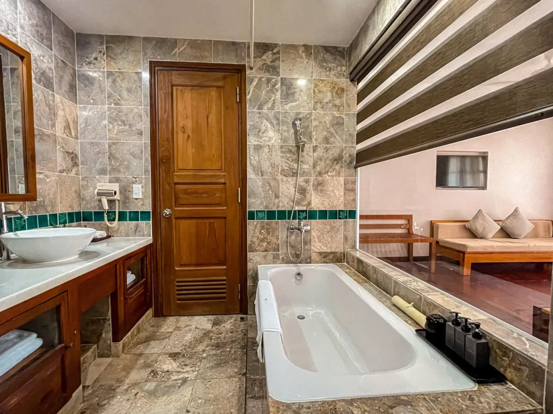 Odysseys Travel - Pilgrimage Village Resort and Spa - Superior Plus Room - Bathroom