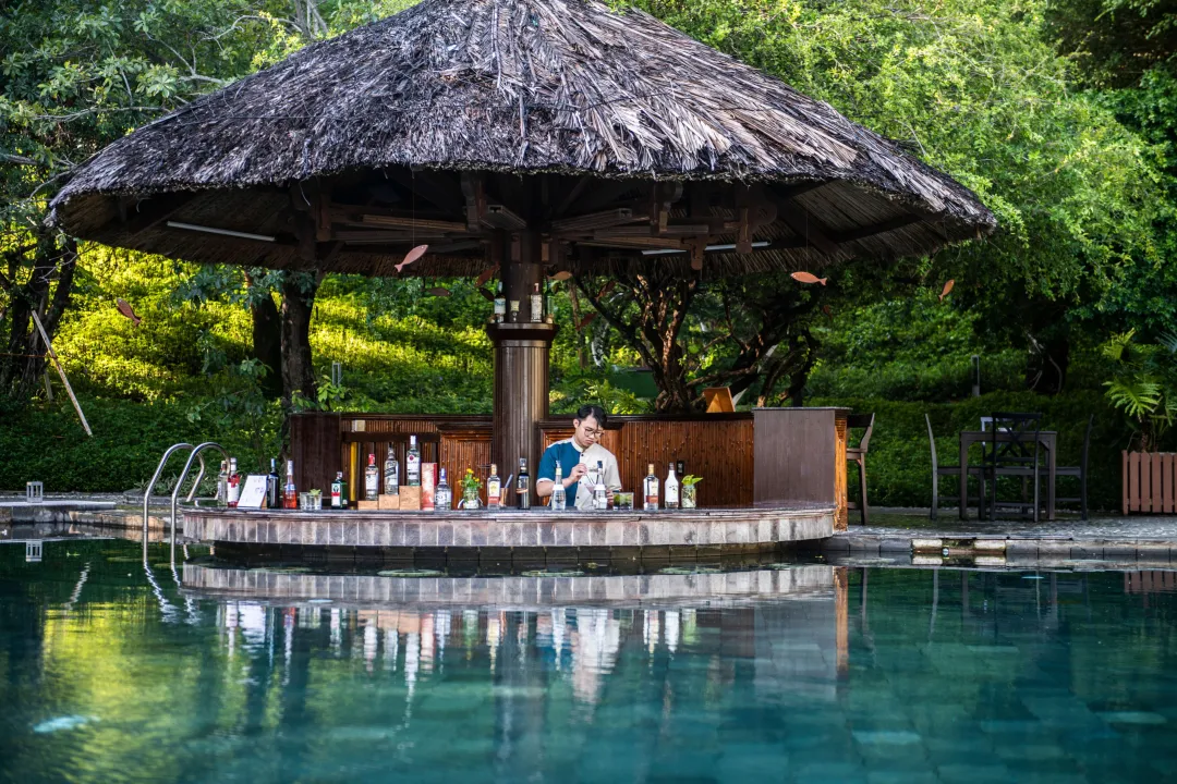 Pool Bar