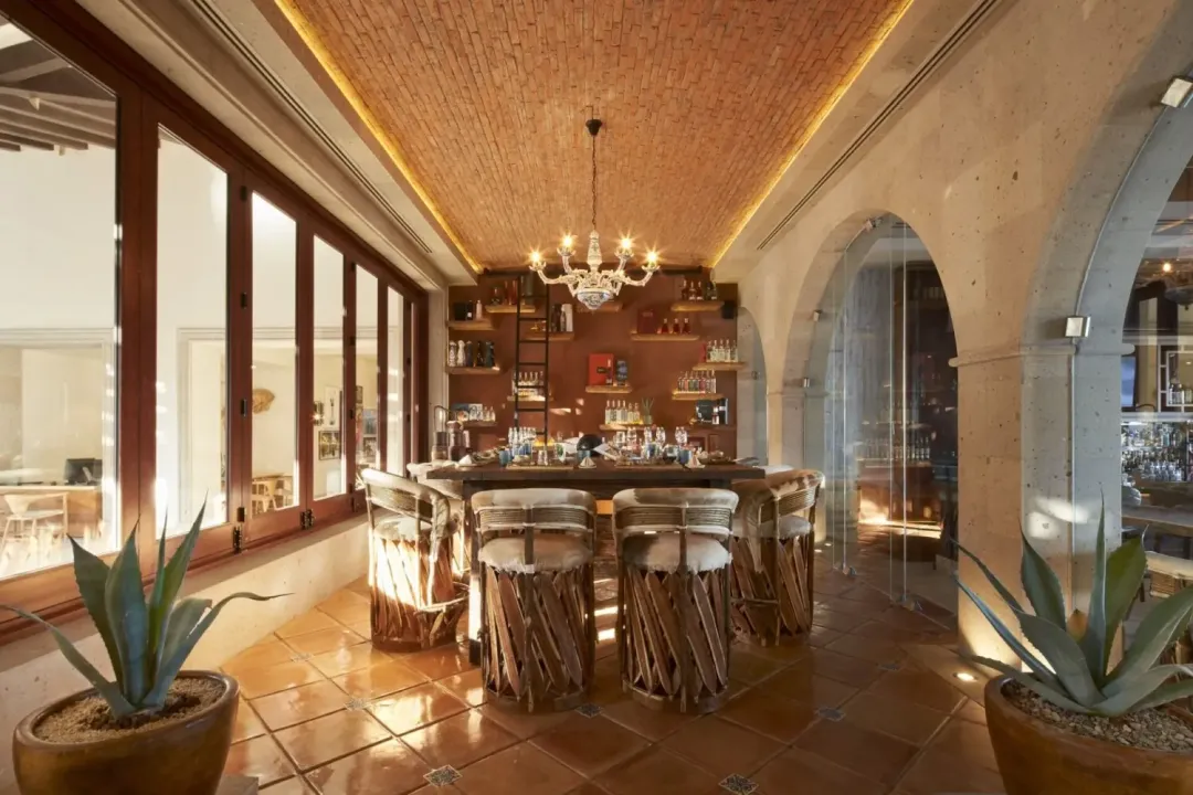 Odysseys Travel - Hilton Los Cabos - La Biblioteca - Interior