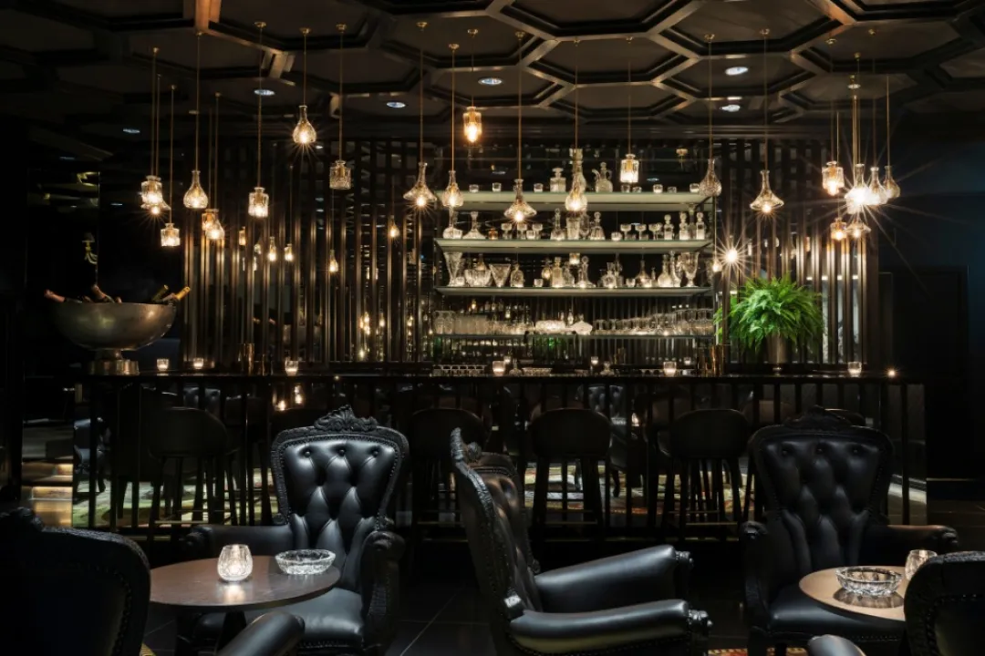 Odysseys Travel - Mondrian Doha - Smoke & Mirrors - Bar Lounge
