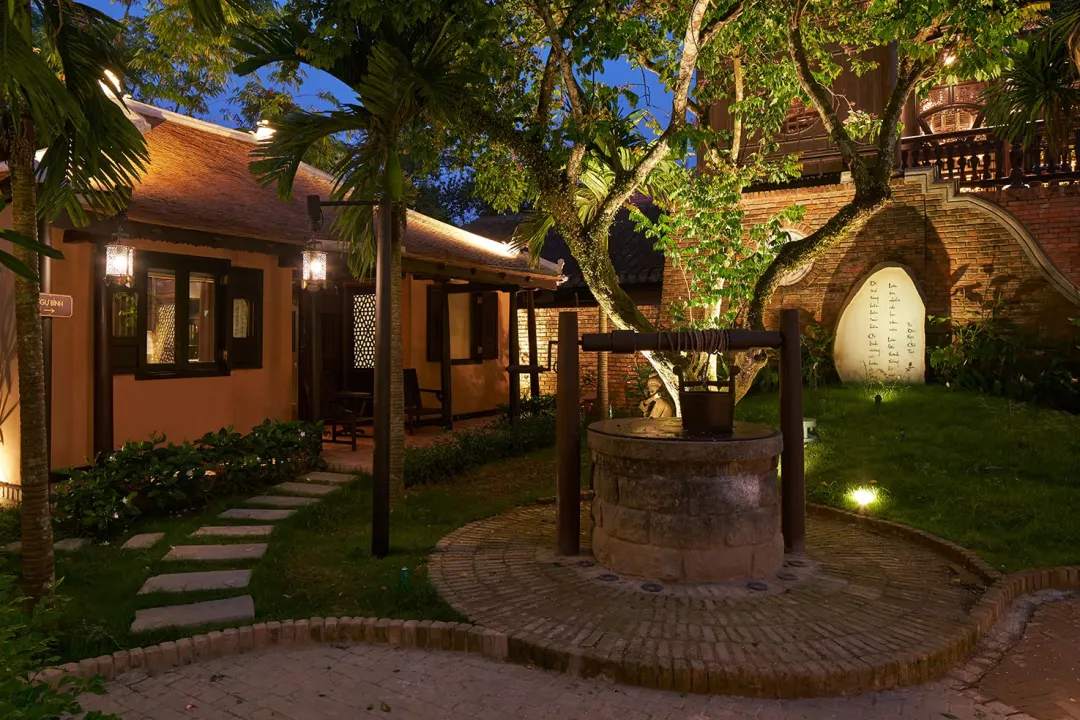 Odysseys Travel - Ancient Hue Garden House - Courtyard At Night
