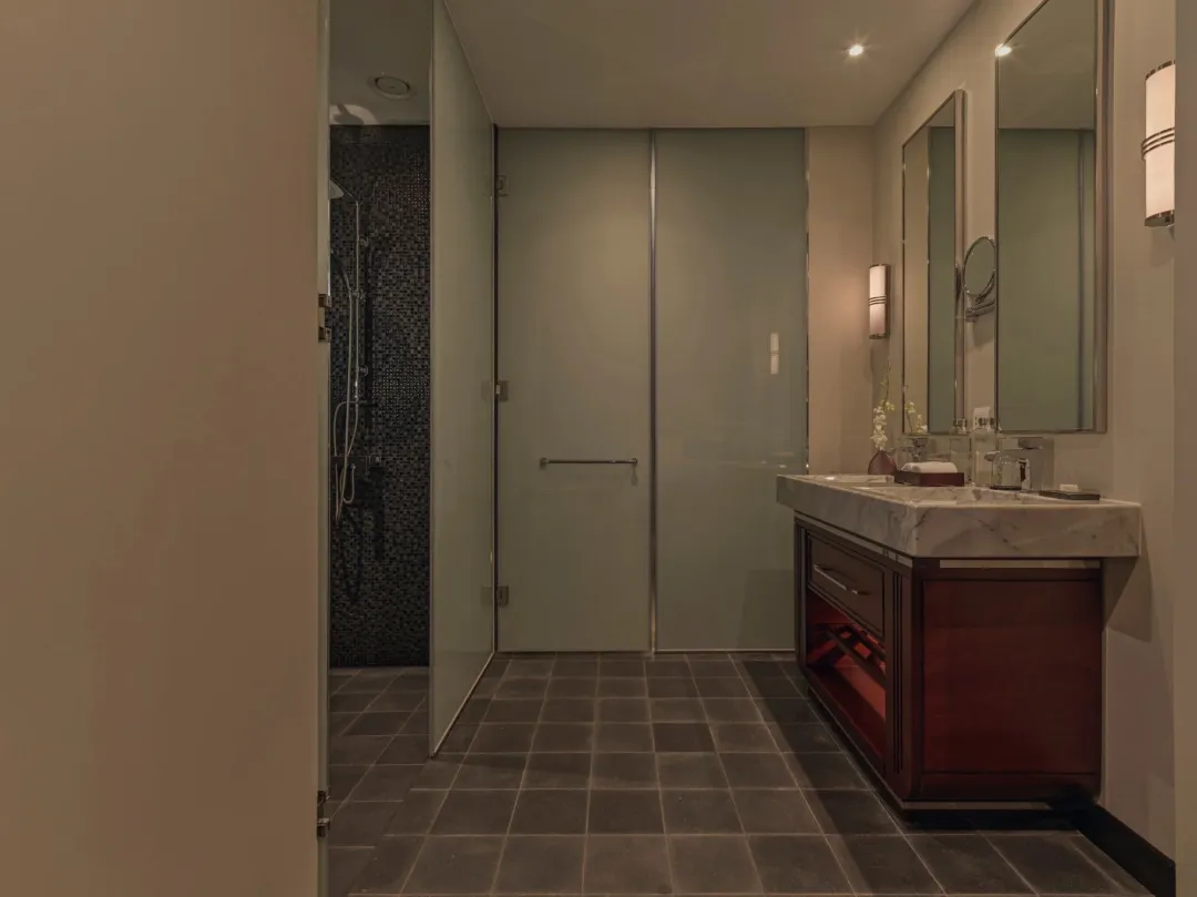 Odysseys Travel - Azerai La Residence, Hue - Deluxe Garden View - Bathroom