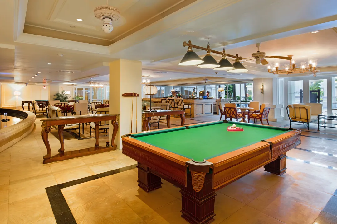 Odysseys Travel - Indochine Palace Hue - Les Bains - Poolside Bar
