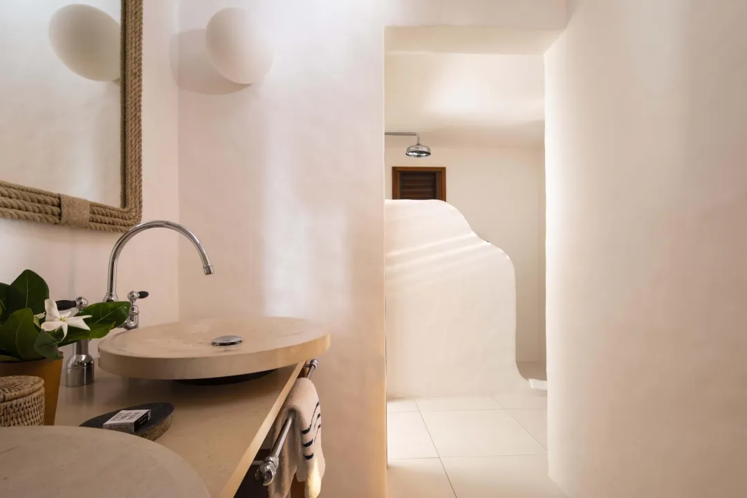 Odysseys Travel - Hotel Manapany - Rooms - Family Suite - Bathroom