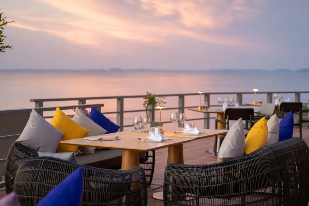 Odysseys Travel - Centara Villas Phi Phi Island - Jantra Bar - Rooftop Terrace