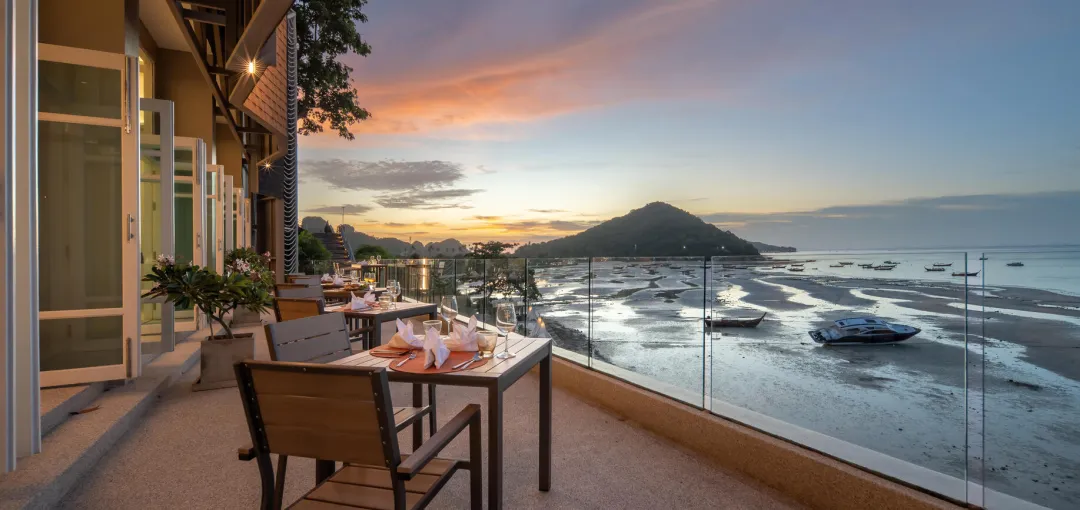 Odysseys Travel - Centara Villas Phi Phi Island - Maya Breeze - Terrace Dining