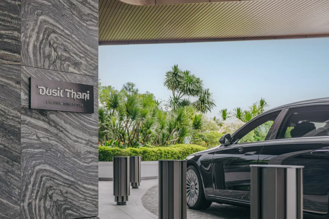 Dusit Thani Laguna Singapore - Hotel Driveway
