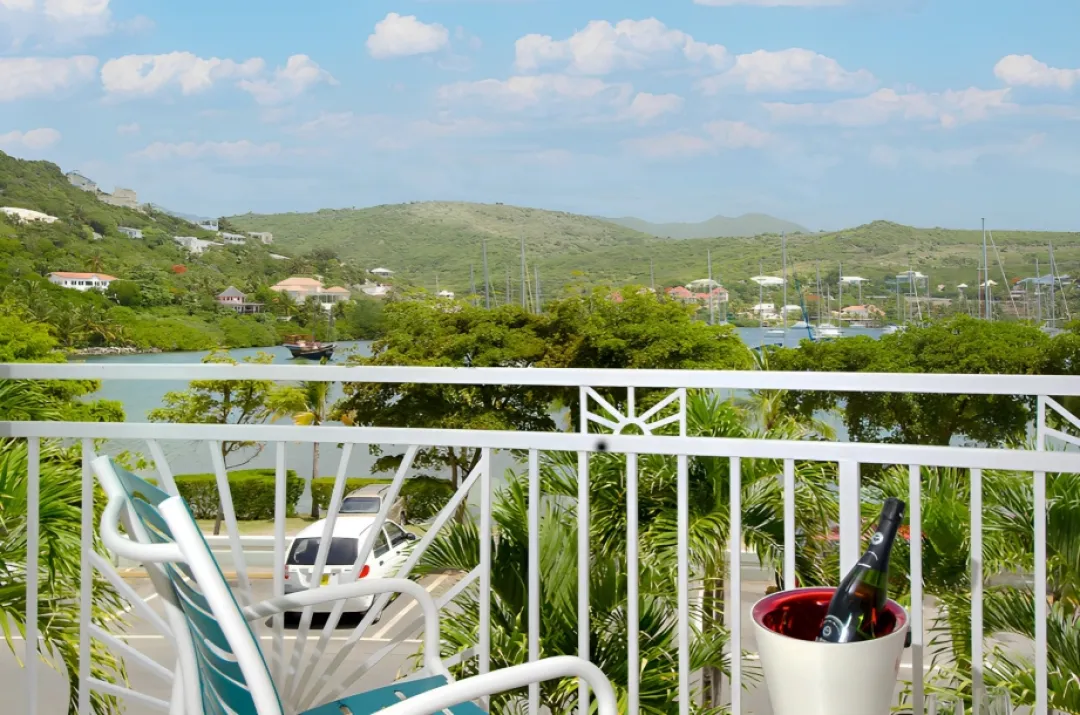 Odysseys Travel - Oyster Bay Beach Resort - Studio Oceanfront - Balcony