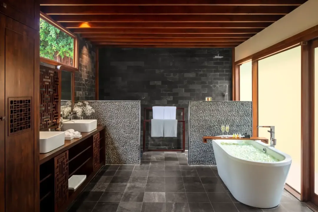 Garden Pool Suite - Bathroom