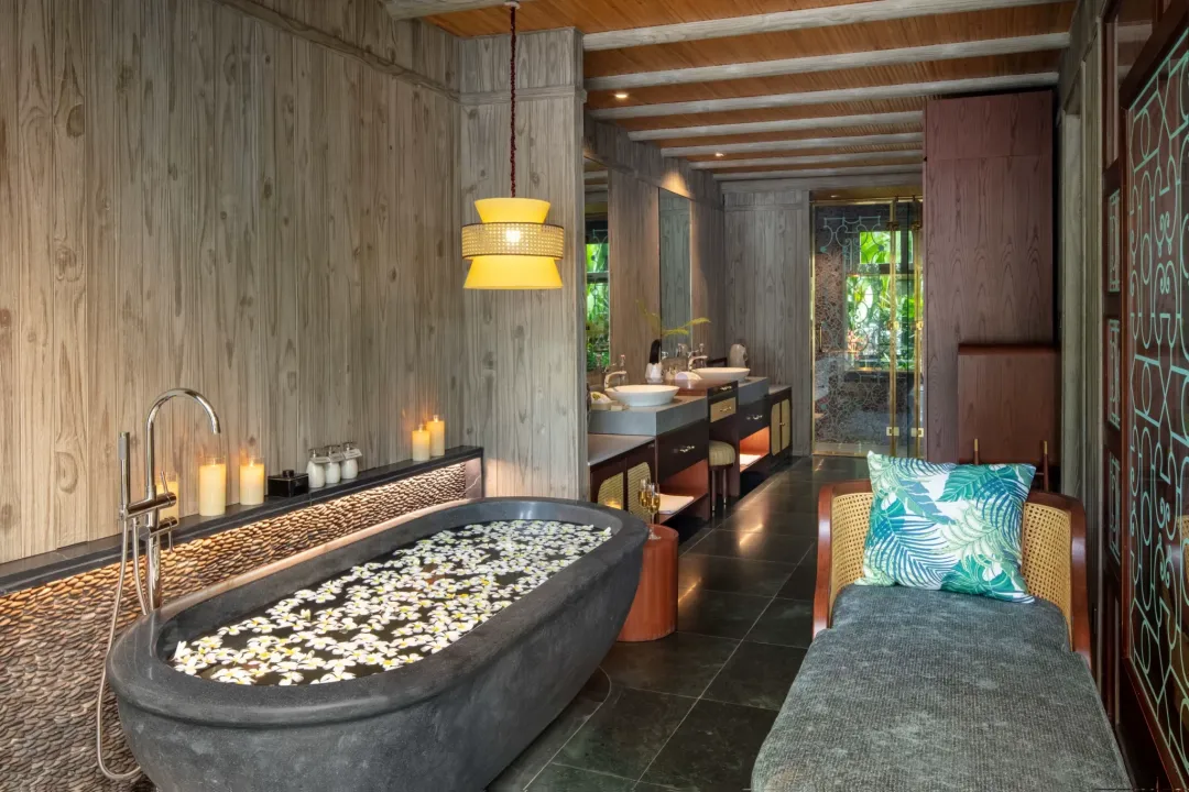 Riverfront Pool Villa - Bathtub