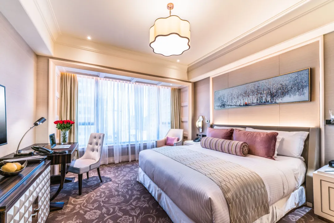 Odysseys Travel - Caravelle Hotel - Rooms - Deluxe Room - Bedroom