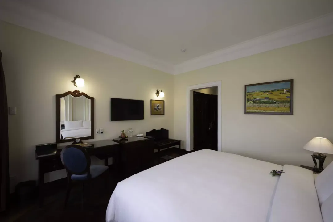 Odysseys Travel - Hotel Majestic Saigon - Rooms - Century City Deluxe - Work Desk