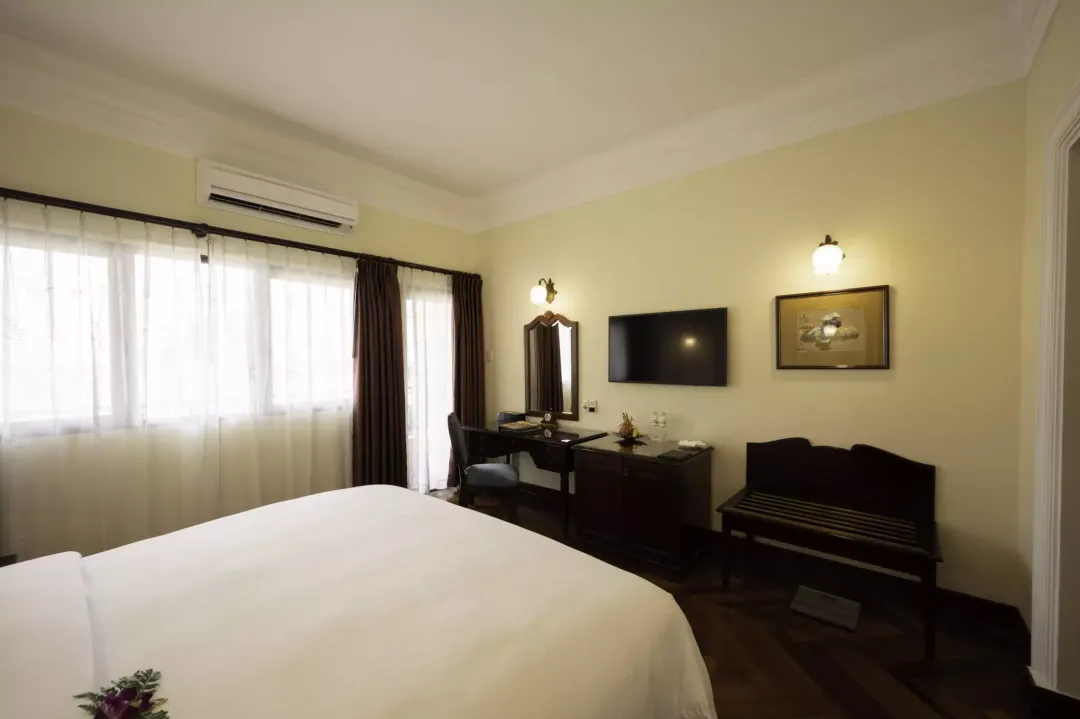 Odysseys Travel - Hotel Majestic Saigon - Rooms - Century City Deluxe - Bedroom Window Area