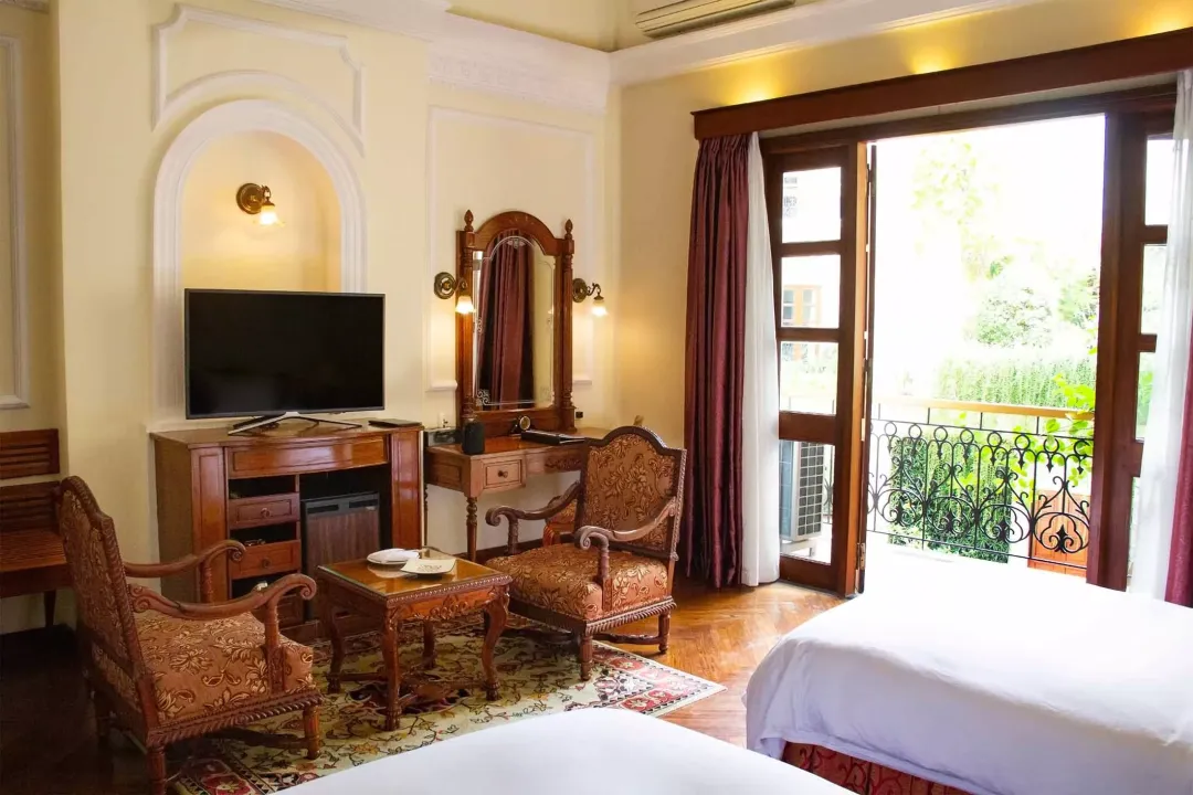 Odysseys Travel - Hotel Majestic Saigon - Rooms - Century Pool Deluxe - Balcony