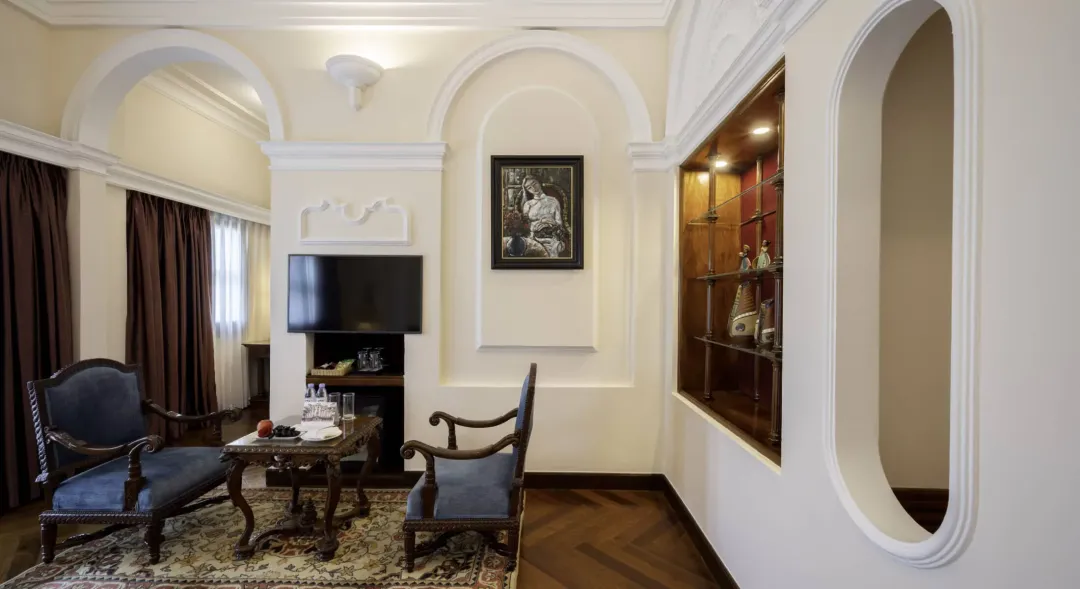 Odysseys Travel - Hotel Majestic Saigon - Rooms - Century River Deluxe - Seating Area