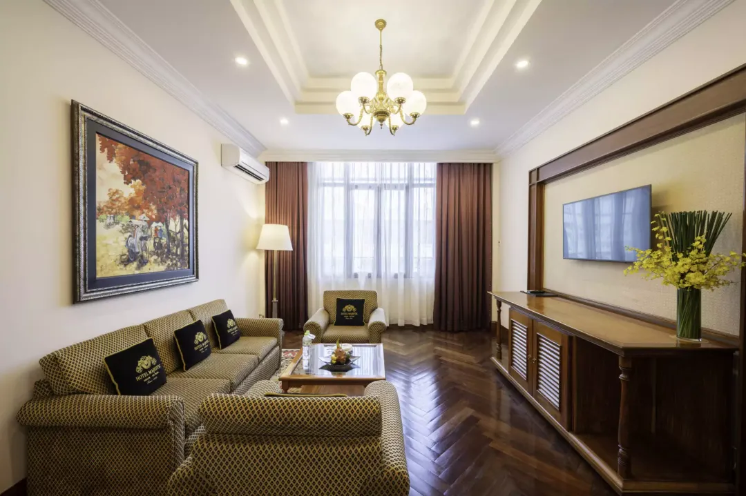 Odysseys Travel - Hotel Majestic Saigon - Rooms - Century Suite - Living Area
