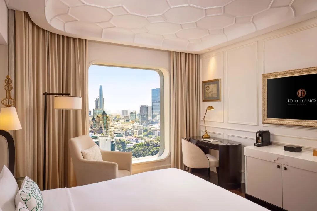 Odysseys Travel - Hotel des Arts Saigon - Rooms - Deluxe Room - Bedroom