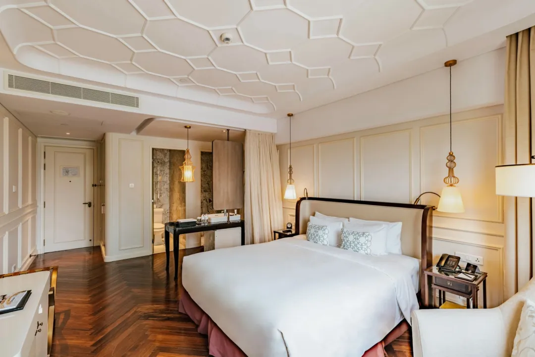 Odysseys Travel - Hotel des Arts Saigon - Rooms - Deluxe Room - Bedroom Desk Area