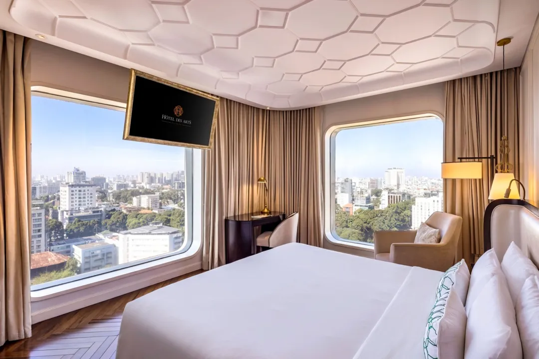 Odysseys Travel - Hotel des Arts Saigon - Rooms - Deluxe Corner Room - Bedroom