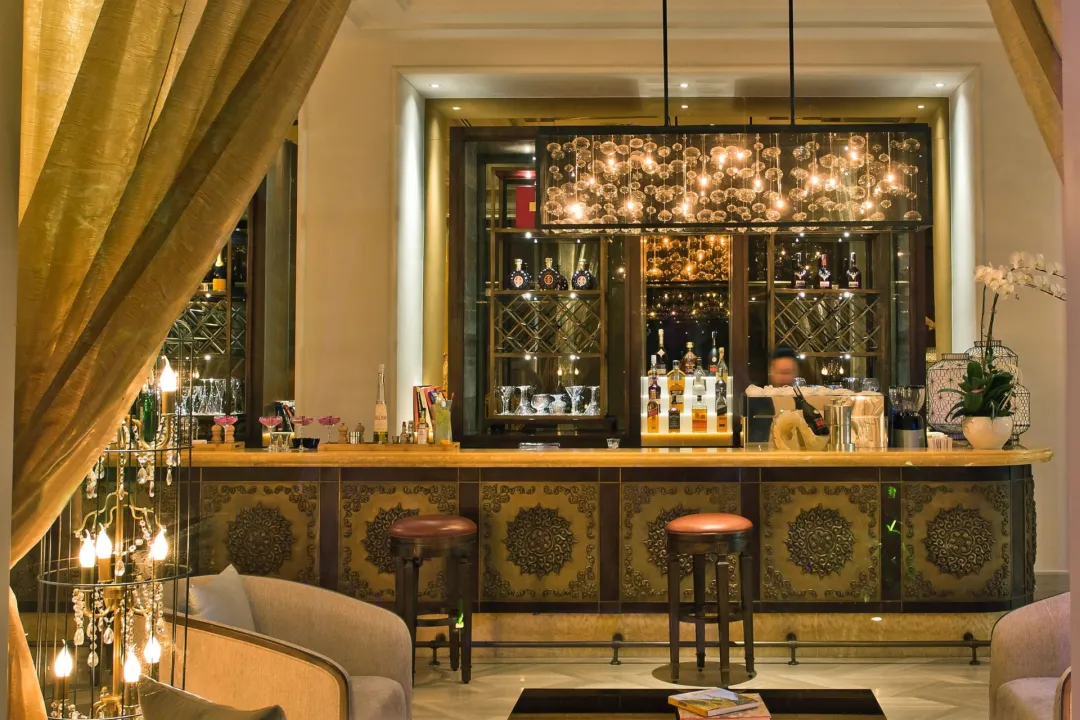 Odysseys Travel - Hotel des Arts Saigon - Cafe des Beaux Arts - Bar Area