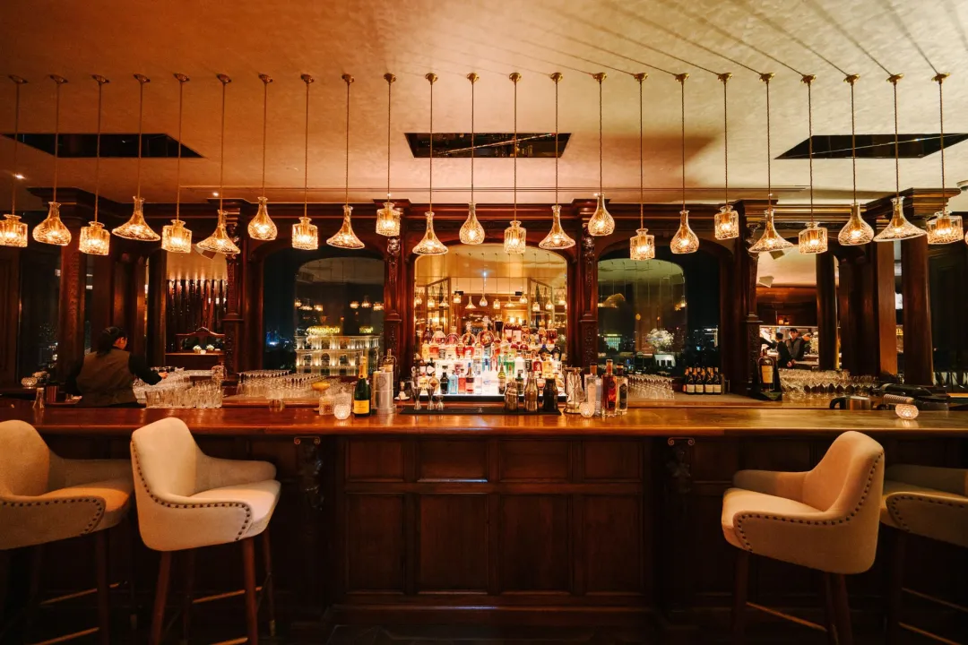 Odysseys Travel - Hotel des Arts Saigon - The Albion Bar - Bar Area