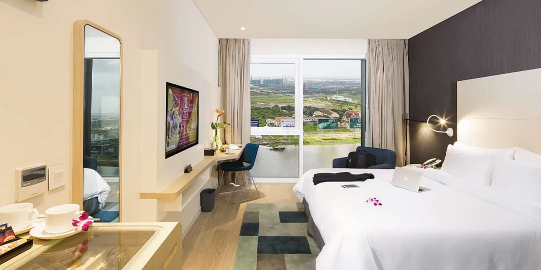 Odysseys Travel - Liberty Central Saigon Riverside - Rooms - Signature River View - Bedroom