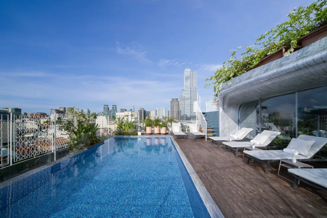 Odysseys Travel - Silverland Ben Thanh Hotel - Rooftop Pool