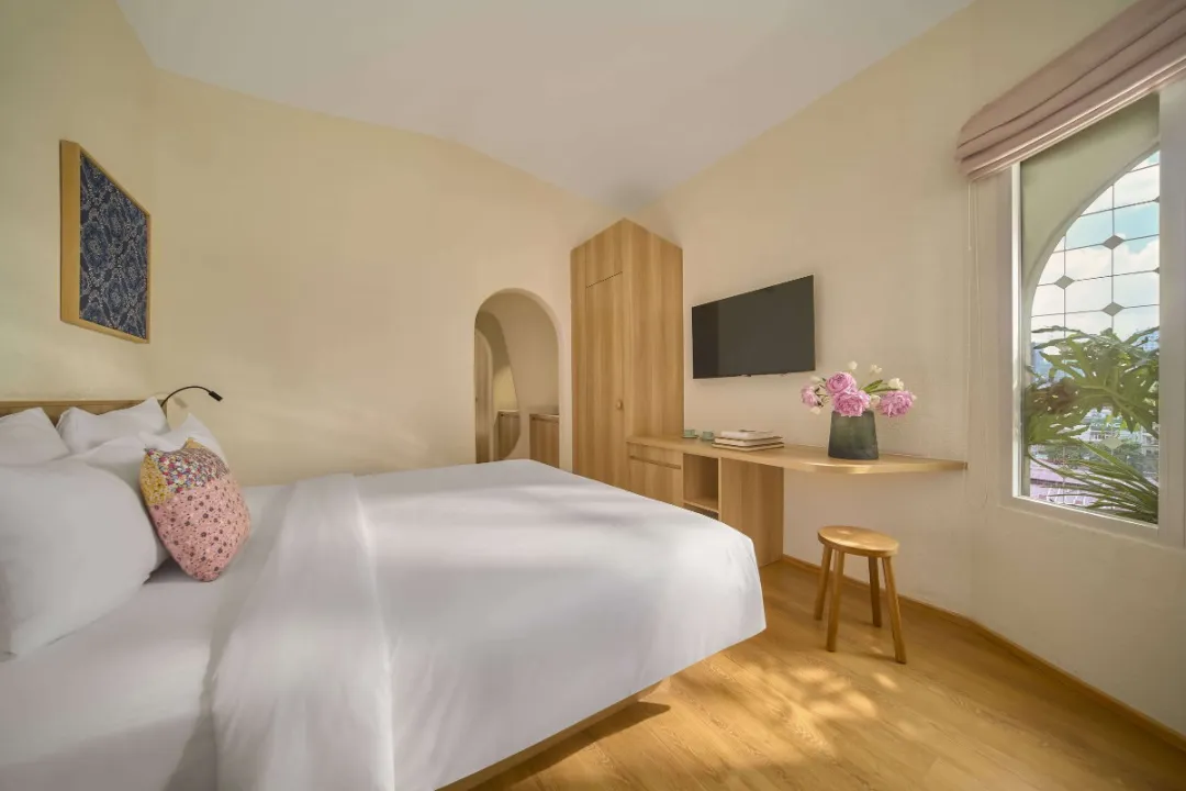 Odysseys Travel - Silverland Ben Thanh Hotel - Rooms - Signature Ben Thanh - Bedroom