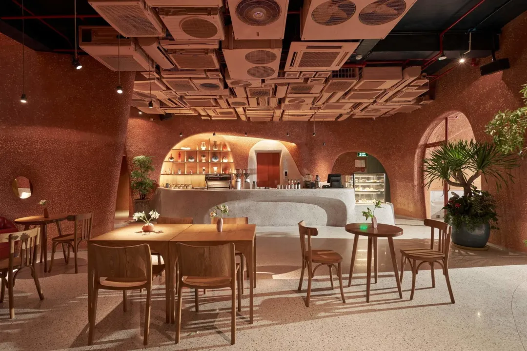 Odysseys Travel - Silverland Ben Thanh Hotel - Bason Cafe Ben Thanh - Cafe Interior