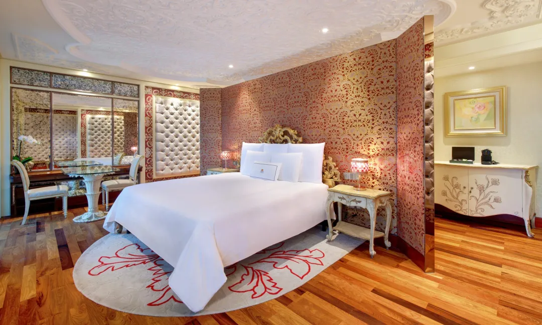 Odysseys Travel - The Riverie Saigon - Rooms - Reverie Romance Suite - Bedroom