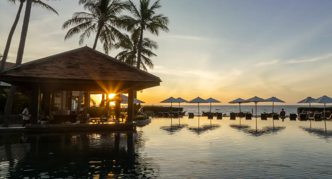 Odysseys Travel - Anantara Mui Ne Resort - Flow Bar - Pool Bar Pavilion