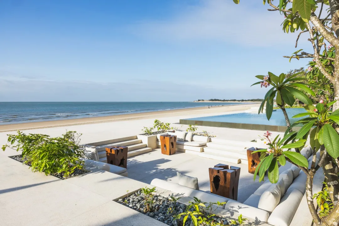 Odysseys Travel - Azerai Ke Ga Bay - Beachfront Lounge