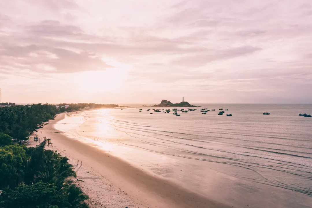 Odysseys Travel - Azerai Ke Ga Bay - Beach at Sunrise