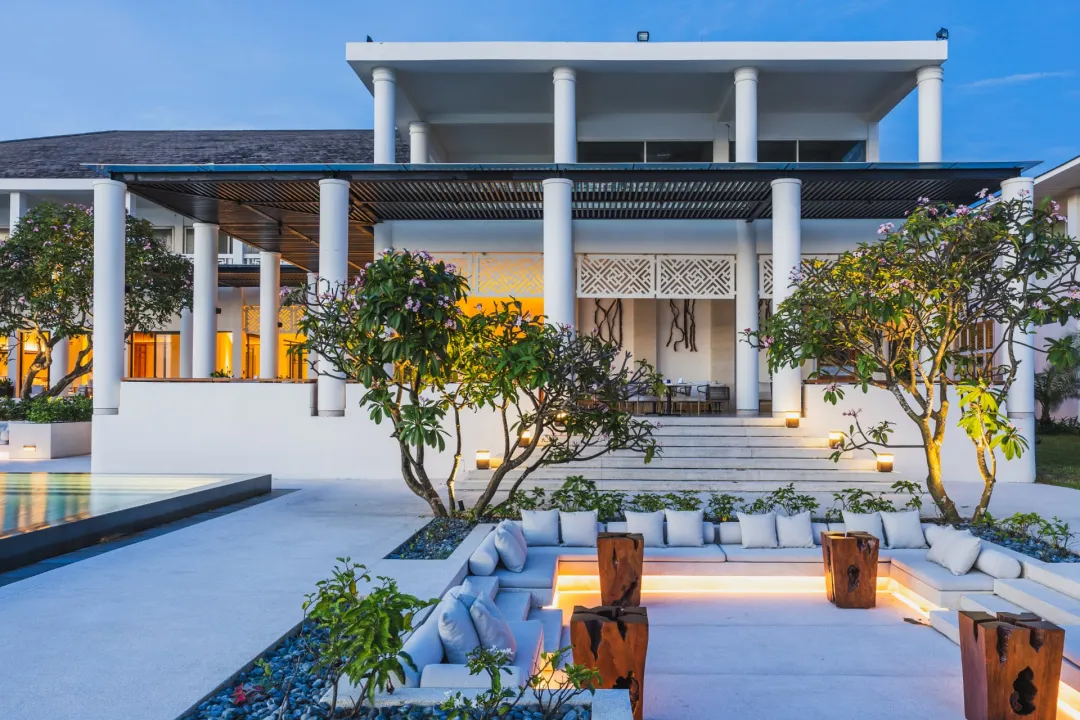 Odysseys Travel - Azerai Ke Ga Bay - Beachfront Building and Sunken Lounge