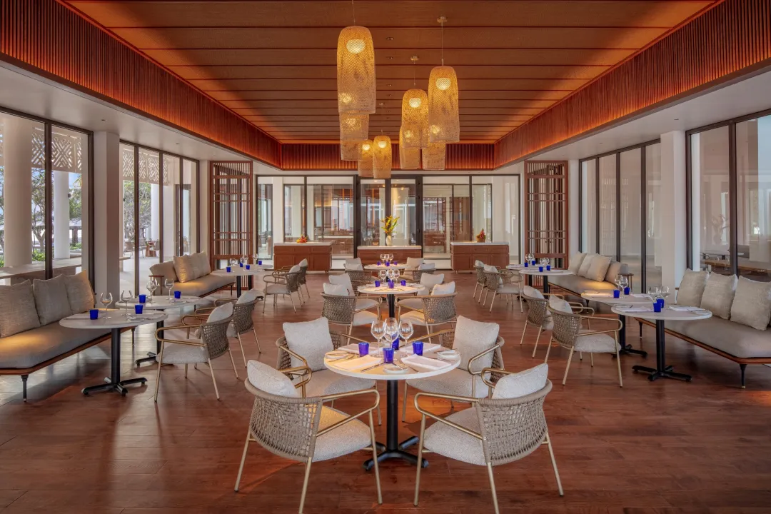 Odysseys Travel - Azerai Ke Ga Bay - The Dining Room - Interior