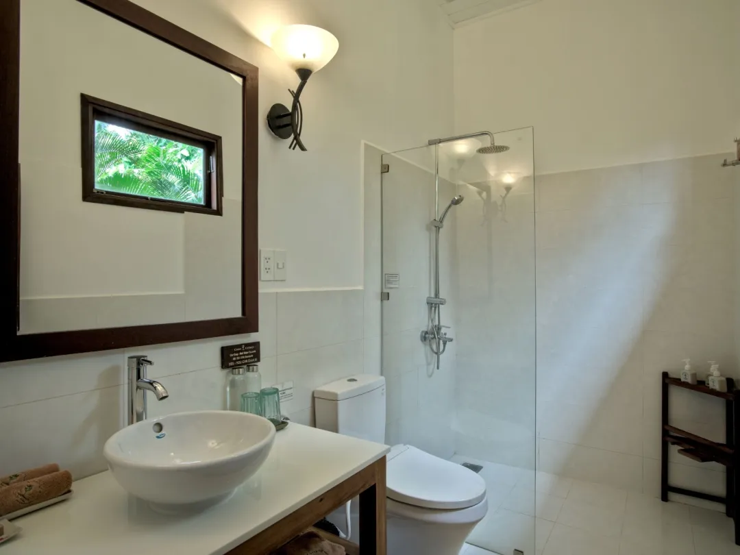 Odysseys Travel - Cassia Cottage Phu Quoc - Rooms - Standard Seaview Guest Room - Bathroom