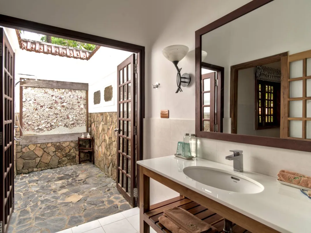 Odysseys Travel - Cassia Cottage Phu Quoc - Rooms - Large Seaview Guest Room - Bathroom