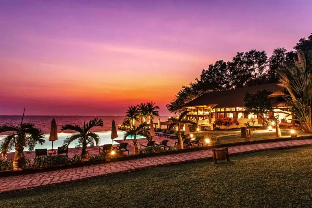 Odysseys Travel - Chen Sea Resort & Spa - Sunset Waterfront