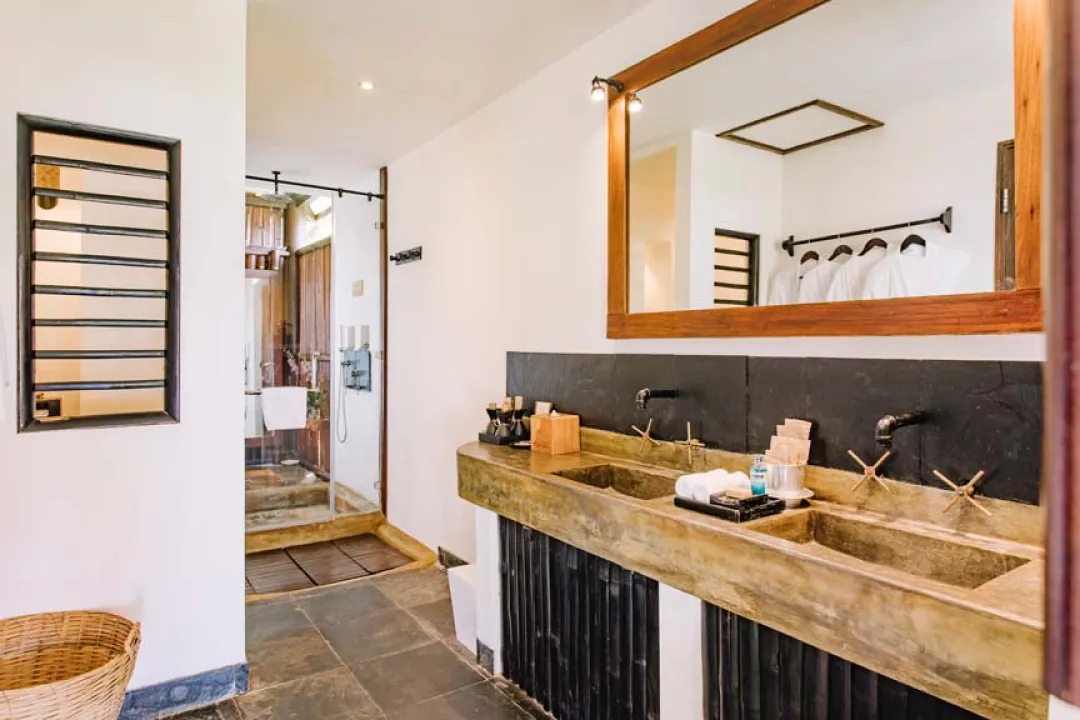 Odysseys Travel - Chen Sea Resort & Spa - Rooms - Beachfront Villa - Bathroom