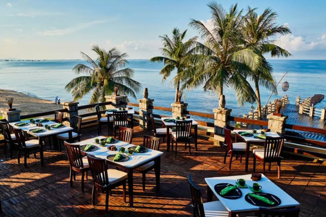 Odysseys Travel - Chen Sea Resort & Spa - Il Ristorante - Dining Terrace
