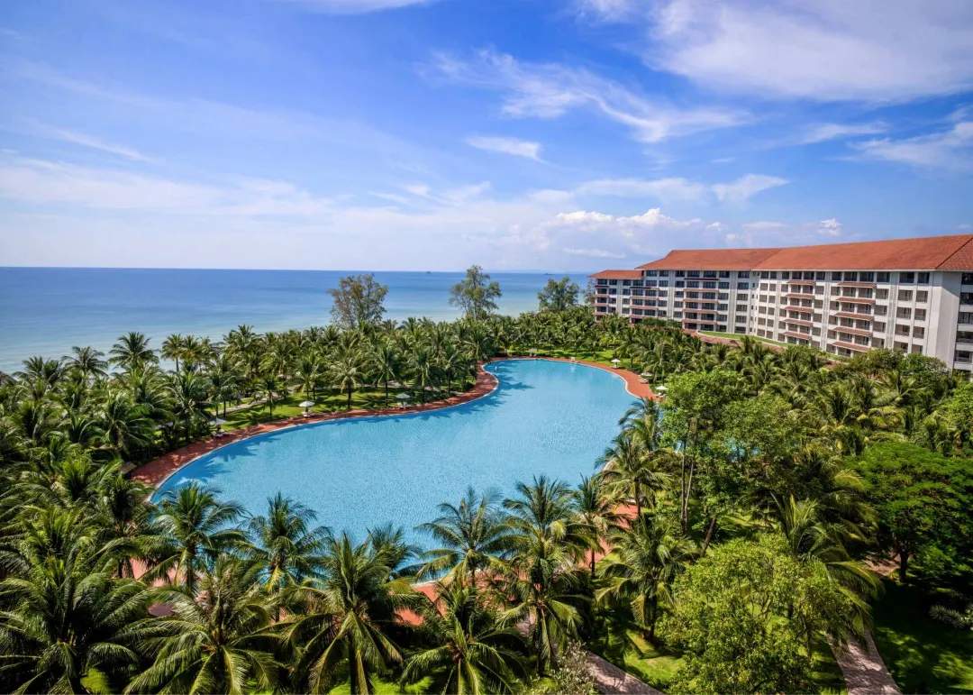 Odysseys Travel - Vinpearl Resort & Spa Phu Quoc - Lagoon Pool
