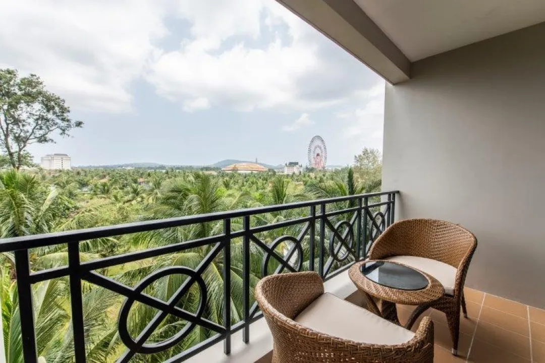 Odysseys Travel - Vinpearl Resort & Spa Phu Quoc - Rooms - Deluxe Garden View Room - Balcony