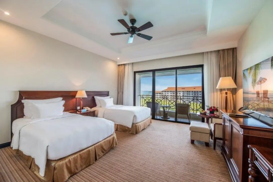 Odysseys Travel - Vinpearl Resort & Spa Phu Quoc - Rooms - Deluxe Sea View Room - Bedroom