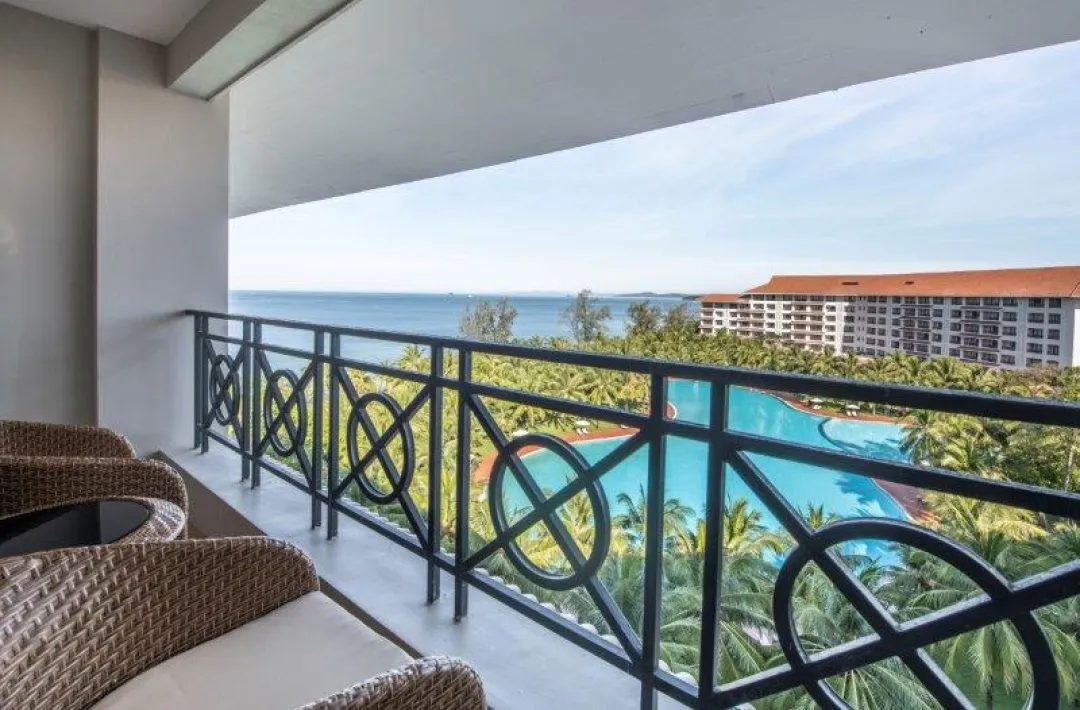 Odysseys Travel - Vinpearl Resort & Spa Phu Quoc - Rooms - Deluxe Sea View Room - Balcony