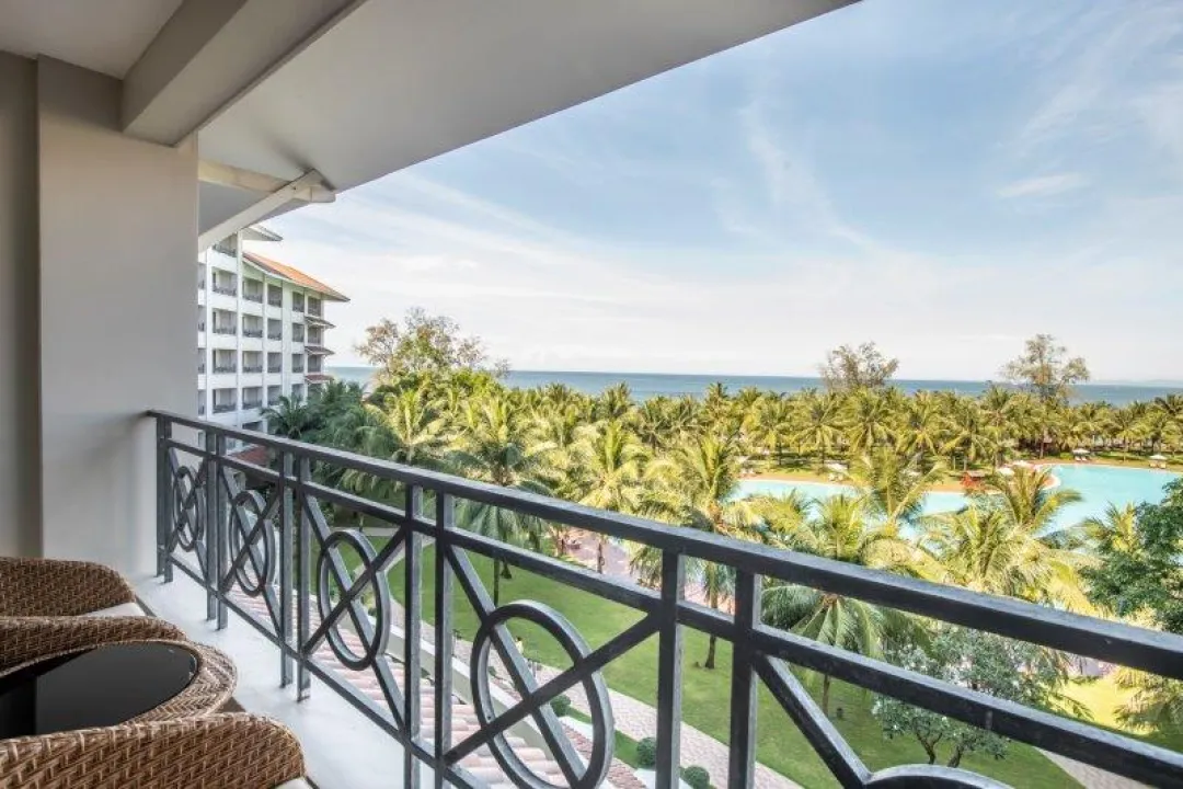 Odysseys Travel - Vinpearl Resort & Spa Phu Quoc - Rooms - Deluxe Ocean View Room - Balcony