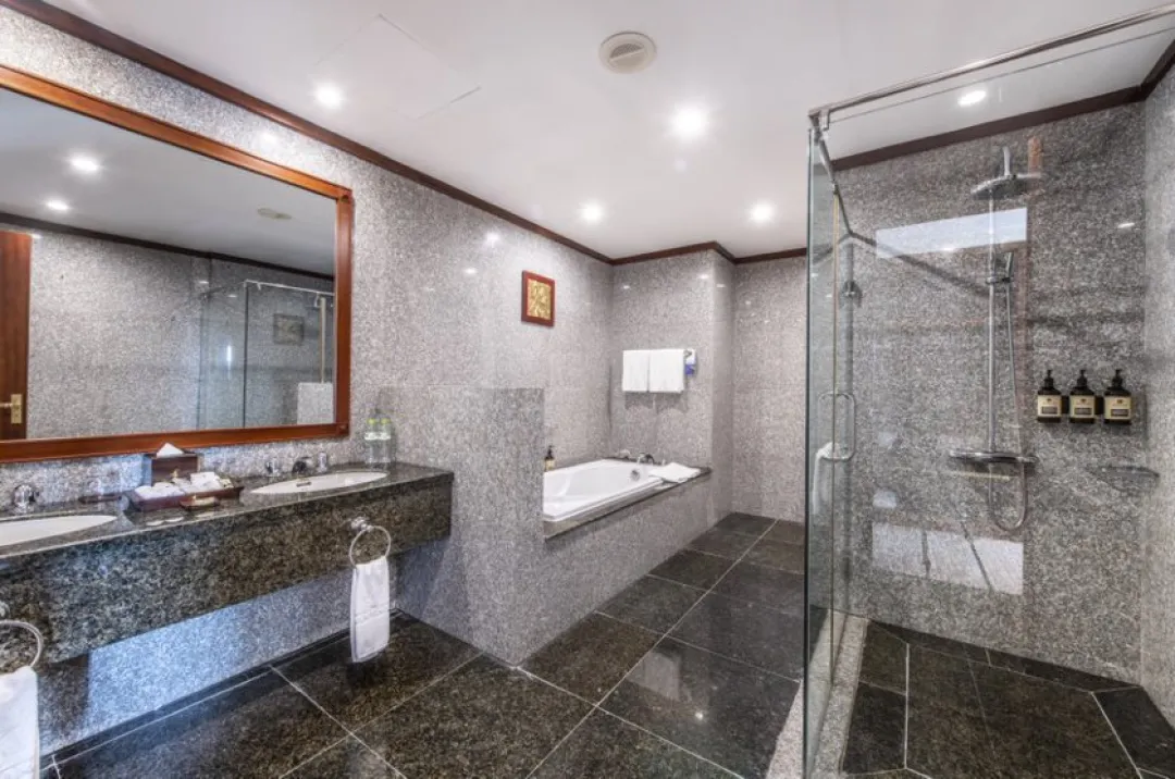 Odysseys Travel - Vinpearl Resort & Spa Phu Quoc - Rooms - Garden View Junior Suite - Bathroom